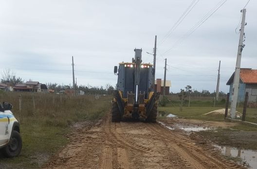 Obras realiza manutenção e melhorias nos bairros Lagoinha e Arpoador, em Arroio do Silva