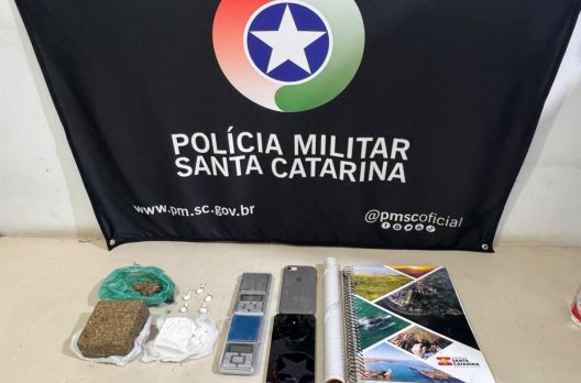 PMSC apreende drogas e prende homem por tráfico nas proximidades de escola