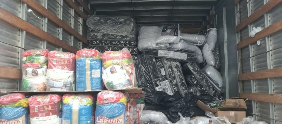 Defesa Civil de Araranguá entrega 33 kits a famílias atin...