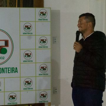 Escolinha de Futebol | Palestra esportiva leva conhecimento a pais e alunos no Grêmio Fronteira