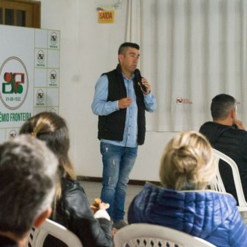 Escolinha de Futebol | Palestra esportiva leva conhecimento a pais e alunos no Grêmio Fronteira