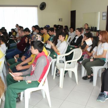 Agosto Laranja: palestra alerta estudantes para prevenção