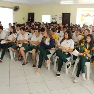 Agosto Laranja: palestra alerta estudantes para prevenção