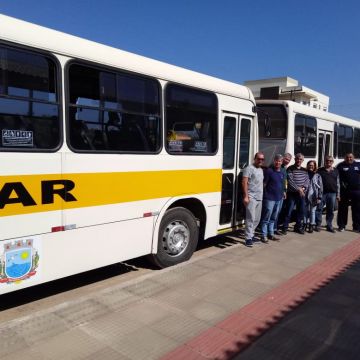 Ônibus complementam frota escolar