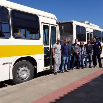 Ônibus complementam frota escolar