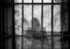 Jovem é condenada a 13 anos de prisão por morte de homem carbonizado em porta-malas
