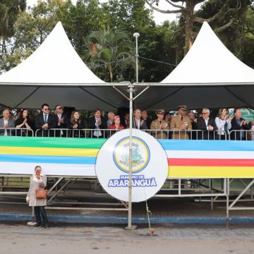 Mais de 4.500 pessoas desfilaram em Araranguá