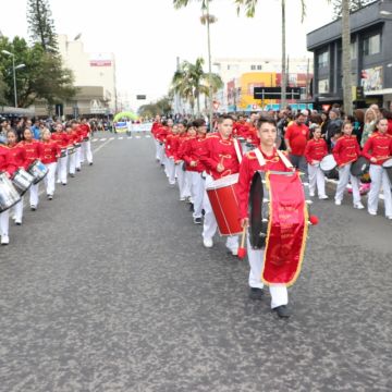 Mais de 4.500 pessoas desfilaram em Araranguá