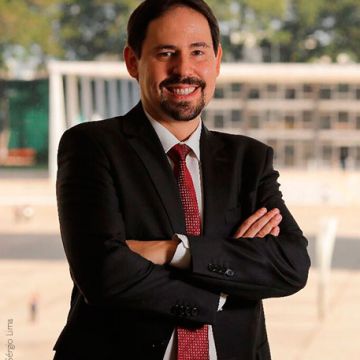 “O Brasil não é um país para amador”, afirma o economista Luís Artur Nogueira