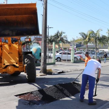 Centro e bairros têm trabalho forte na recuperação de vias