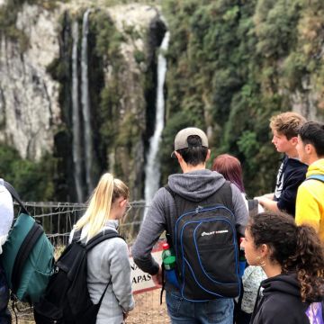  Emoção marca despedida de visitantes italianos