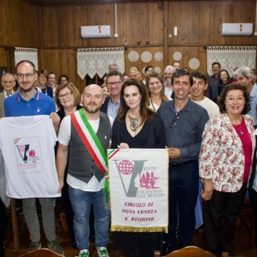  Emoção marca despedida de visitantes italianos