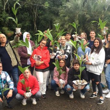  Emoção marca despedida de visitantes italianos