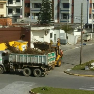 Secretaria de obras deflagra operação limpeza na área urbana