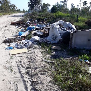 Prefeitura do Arroio repudia atitude de quem joga lixo na estrada geral do CT