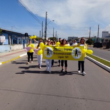 Profissionais da saúde fazem passeata pela vida em Balneário Gaivota