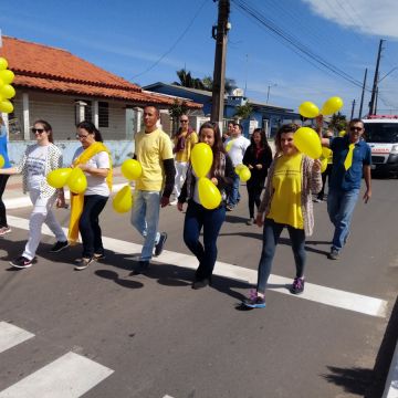 Profissionais da saúde fazem passeata pela vida em Balneário Gaivota