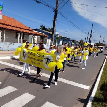 Profissionais da saúde fazem passeata pela vida em Balneário Gaivota