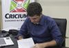 Salvaro assina decreto que estabelece novo método de cobrança da taxa de coleta de lixo em Criciúma