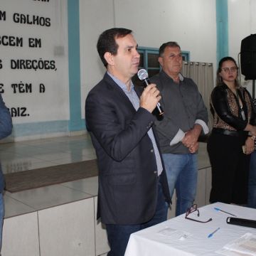 Emoção marca entrega de ordem de serviço no Encruzo do Barro Vermelho