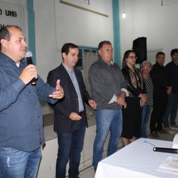 Emoção marca entrega de ordem de serviço no Encruzo do Barro Vermelho