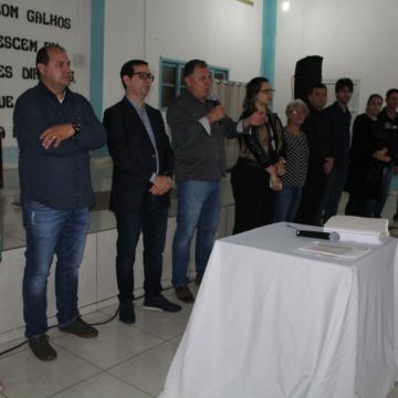 Emoção marca entrega de ordem de serviço no Encruzo do Barro Vermelho