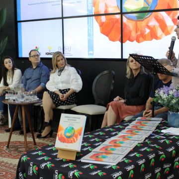 Professores da Unesc lançam livro com teoria e experiências envolvendo a extensão 