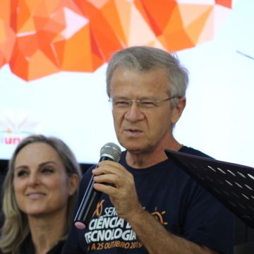Professores da Unesc lançam livro com teoria e experiências envolvendo a extensão 