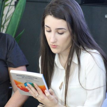 Professores da Unesc lançam livro com teoria e experiências envolvendo a extensão 