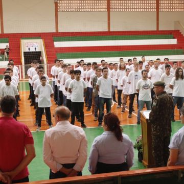 Mais de 120 jovens recebem Dispensa da Incorporação em Forquilhinha