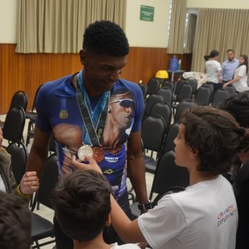 Bairro da Juventude recebe ex-atleta olímpico André Domingos