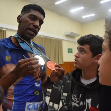 Bairro da Juventude recebe ex-atleta olímpico André Domingos