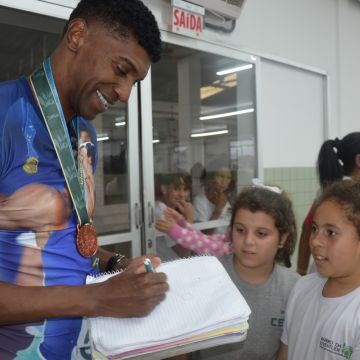 Bairro da Juventude recebe ex-atleta olímpico André Domingos