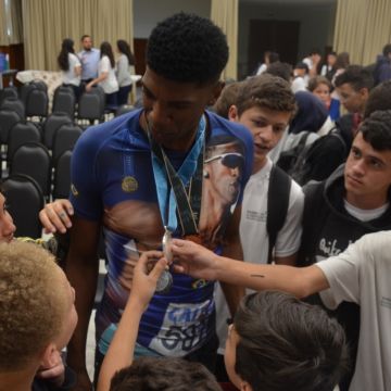 Bairro da Juventude recebe ex-atleta olímpico André Domingos