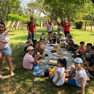 Alunos de Natação do Grêmio Fronteira passeiam no Parque Ecológico do Maracajá