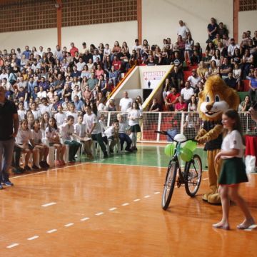 Mais de 390 alunos participam da formatura do Proerd em Forquilhinha