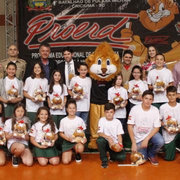 Mais de 390 alunos participam da formatura do Proerd em Forquilhinha