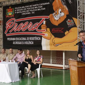 Mais de 390 alunos participam da formatura do Proerd em Forquilhinha