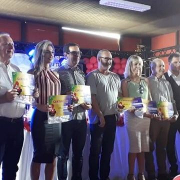Alunos do Arroio ganham bicicletas e outros prêmios na festa de 20 anos do PROERD