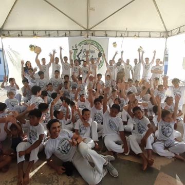 15º Batizado de capoeira forma mais de cem