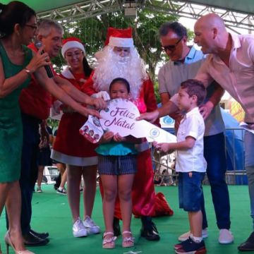 Papai Noel recebe chave da cidade