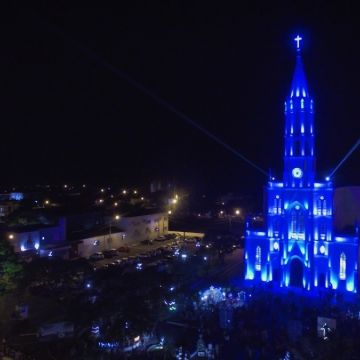 População se surpreende e aprova nova iluminação da Igreja matriz de Sombrio