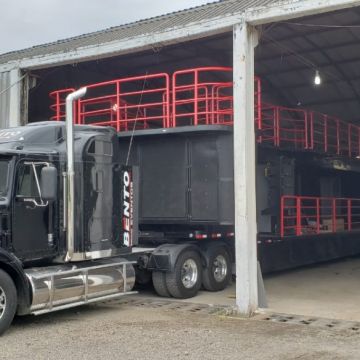 Bento Eventos cria primeiro trio elétrico com dois andares do Brasil