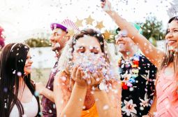 Tchau, sereia e unicórnio: Quais são as novas tendências de fantasia para o Carnaval 20...