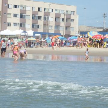 Fim de semana de muito sol e banho de mar no Arroio