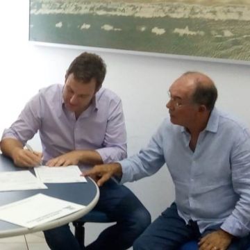 Prefeito recebe visita de deputado e pede emendas para Obras