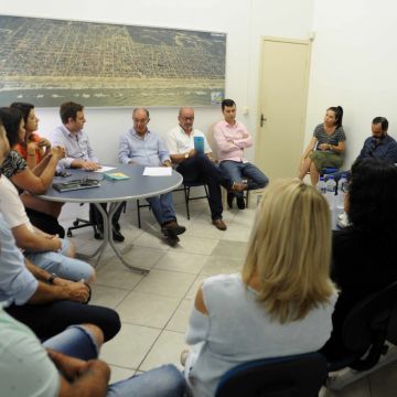 Prefeito recebe visita de deputado e pede emendas para Obras
