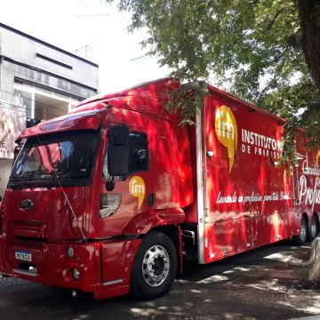 Caminhão das Profissões inicia por Araranguá sua jornada pelo Brasil 