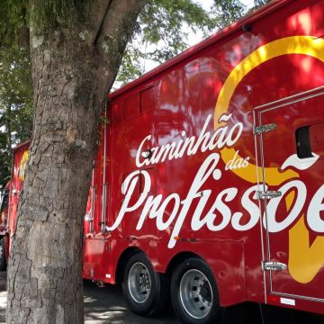 Caminhão das Profissões inicia por Araranguá sua jornada pelo Brasil 