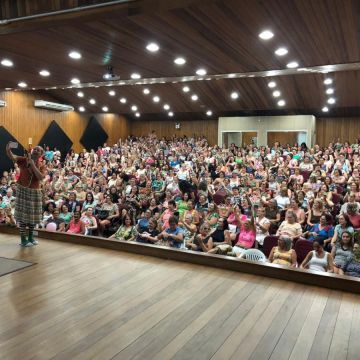 Dia da Mulher é comemorado com palestra e show de humor em Nova Veneza